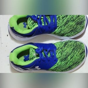 Toddler boys under Armour size 11, great shape